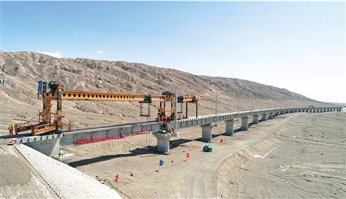 新疆鐵路建設步伐加快，助力繁榮與連接新篇章
