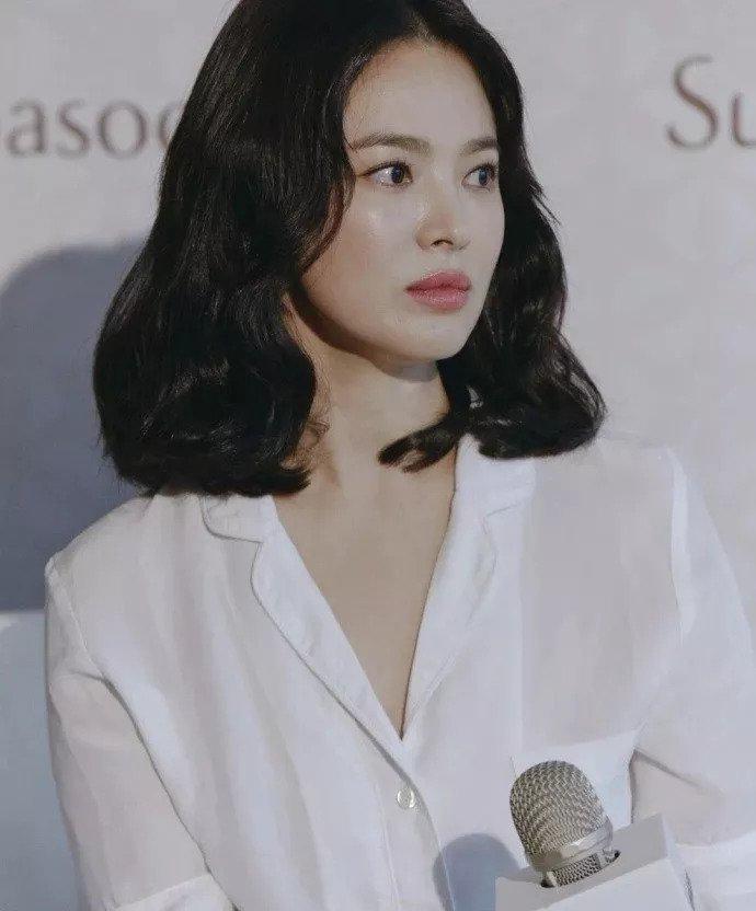 最新減齡發(fā)型女，展現(xiàn)時尚潮流中的青春魅力