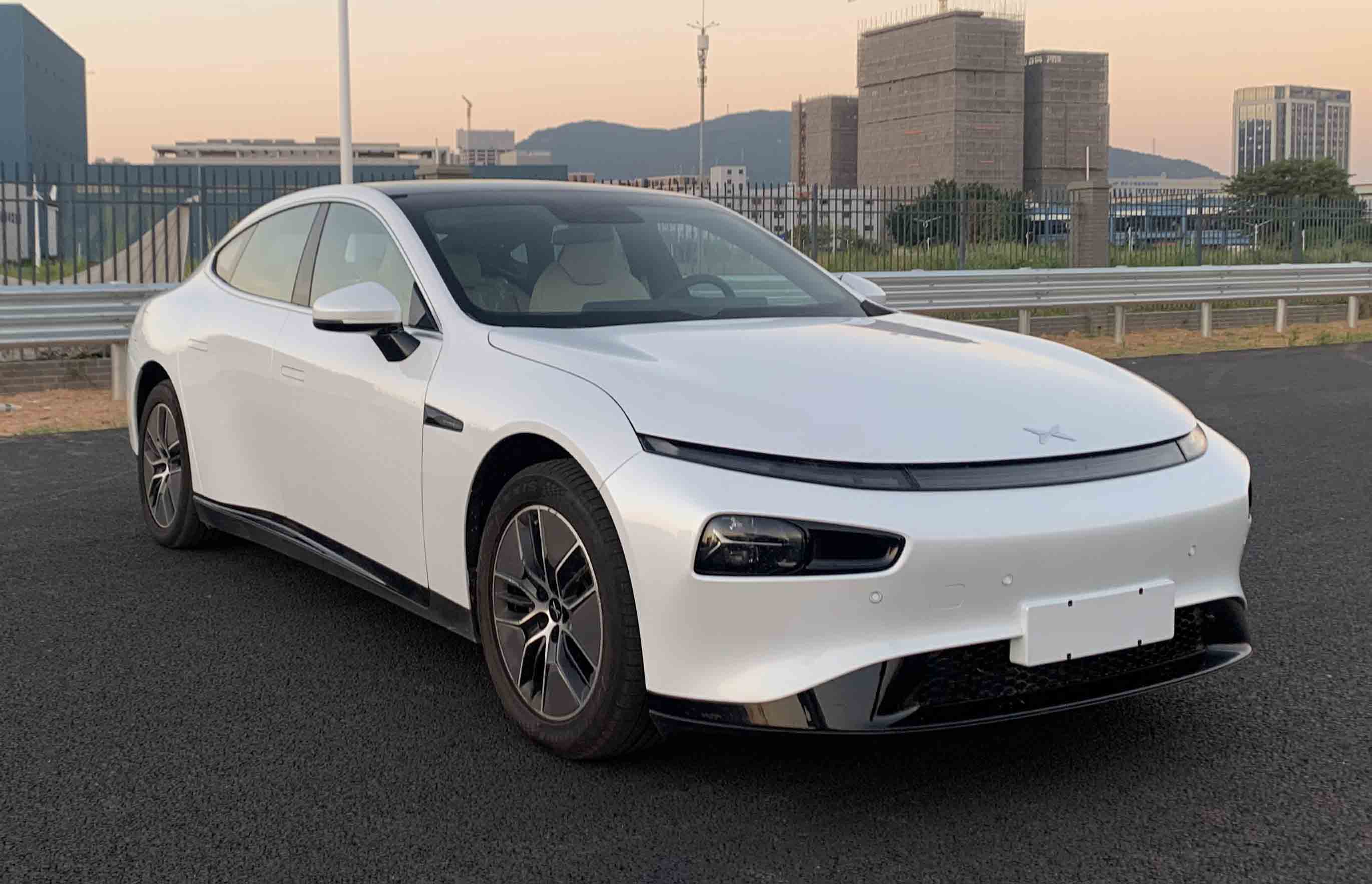 小鵬最新款電動(dòng)汽車，智能出行的新選擇引領(lǐng)未來(lái)